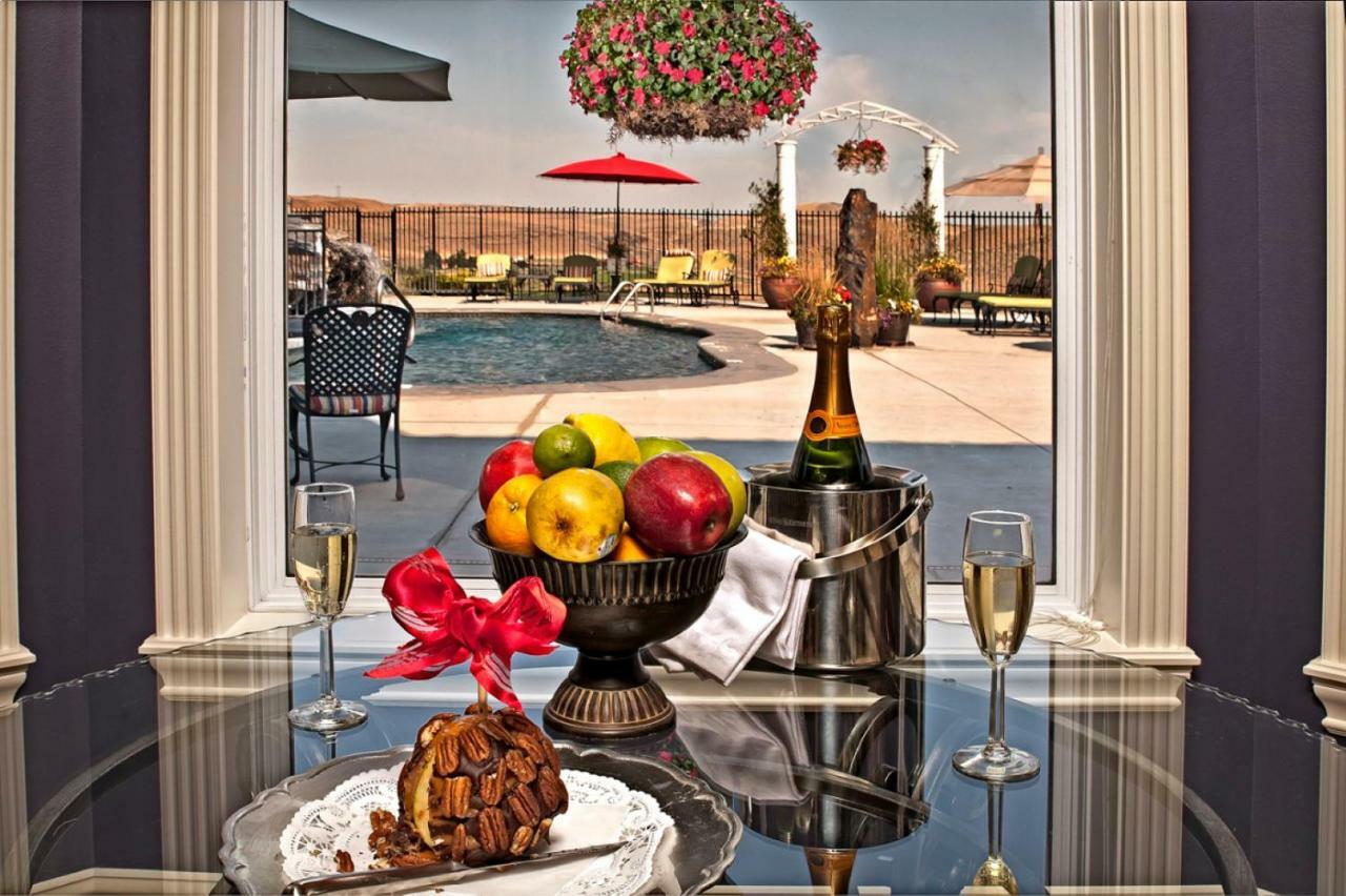 Bed and Breakfast Cameo Heights Mansion And The Vine Fine Dining Restaurant Touchet Екстер'єр фото
