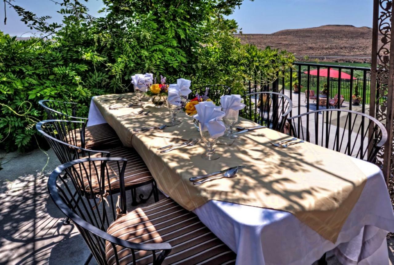 Bed and Breakfast Cameo Heights Mansion And The Vine Fine Dining Restaurant Touchet Екстер'єр фото
